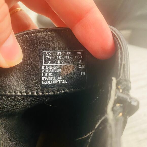 Clarks Black Pebbled Leather Side Zip Buckle Ankle Bootie Size 10 Goth Casual - Picture 10 of 10